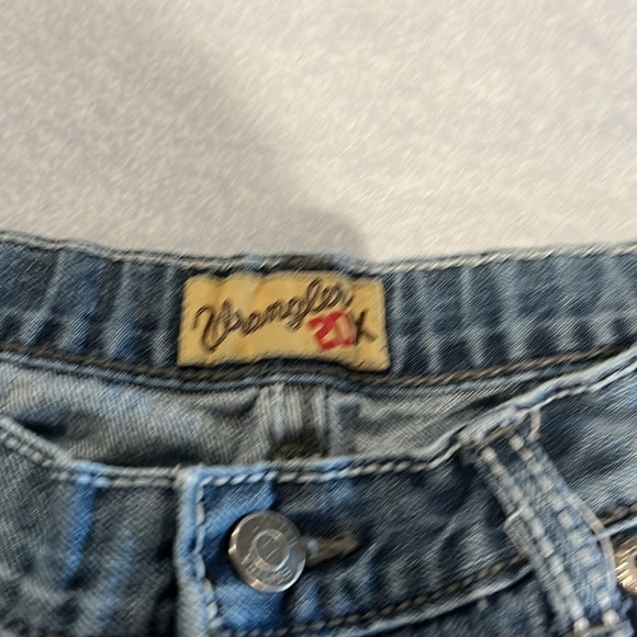 Boys wrangler 20 X size 14 husky - Picture 3 of 11